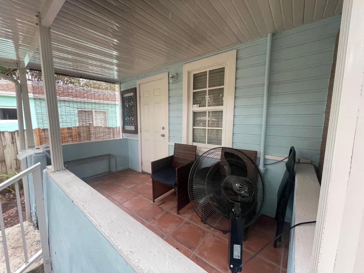 Key West Style Historic Home In Coconut Grove Florida, The Blue House Miami Eksteriør billede