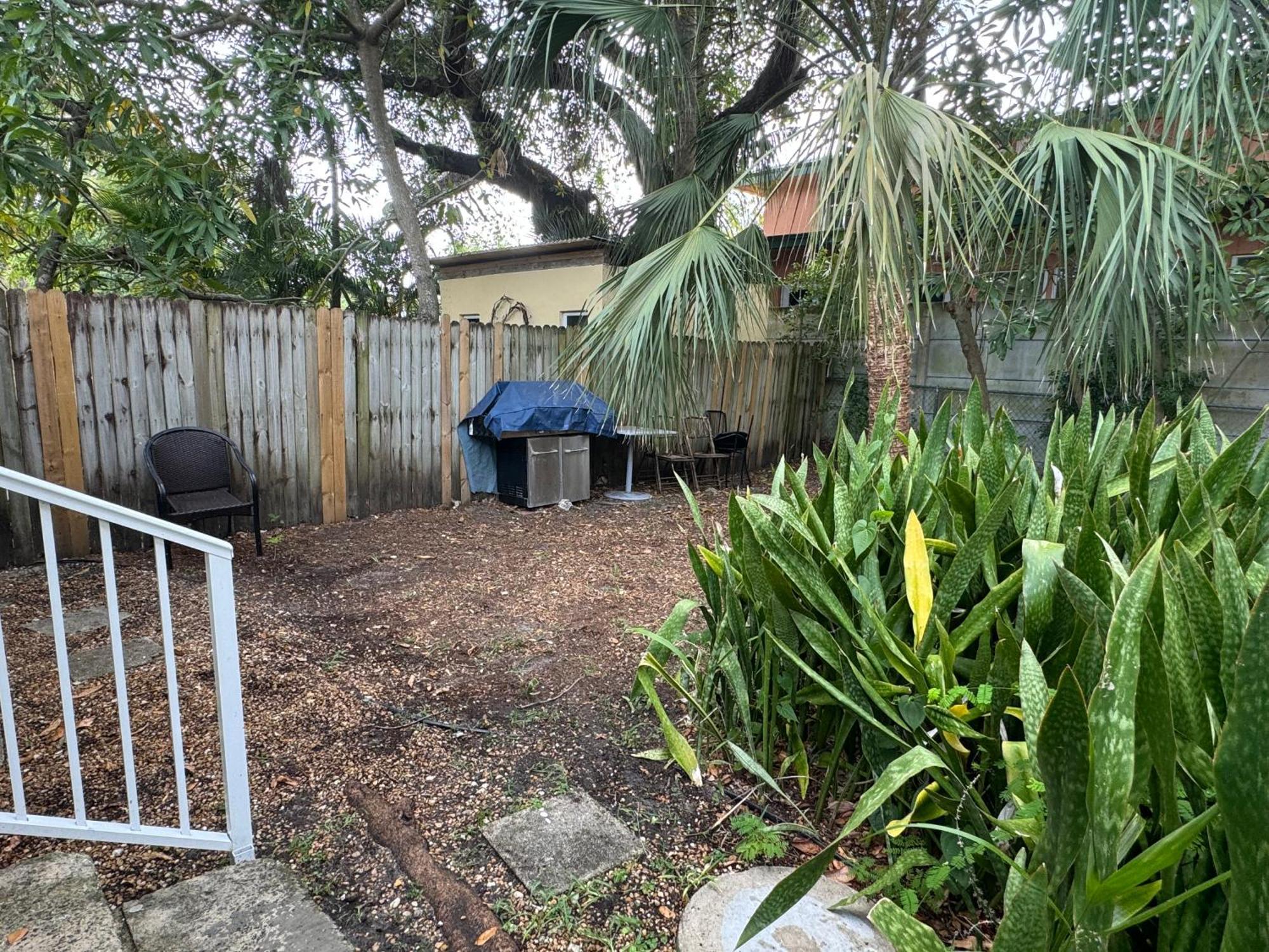 Key West Style Historic Home In Coconut Grove Florida, The Blue House Miami Eksteriør billede
